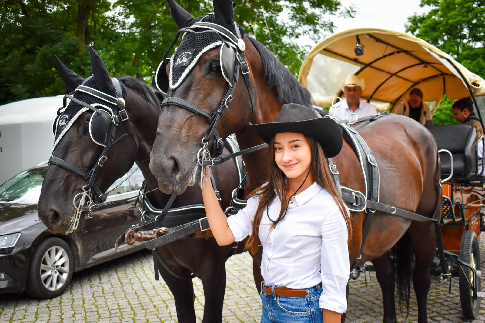 Zdjęcie w galerii na portalu naszraciborz.pl: Setki osób na inauguracji Wakacji w Powiecie. Rodzinny piknik na zamku przyciągnął mieszkańców wiadomości z regionu
