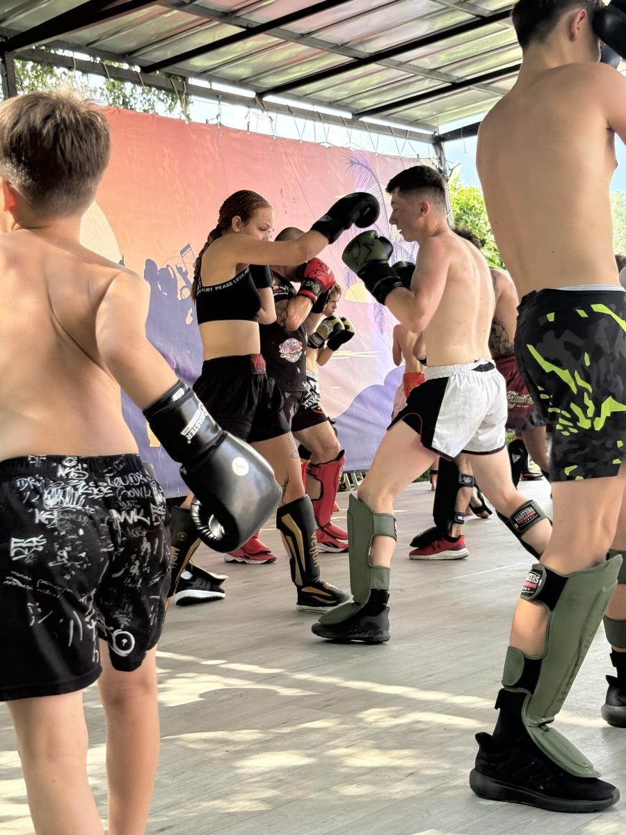 Zdjęcie w galerii na portalu naszraciborz.pl: Dwa tygodnie treningów nad Morzem Czarnym. Zawodnicy Bartula Fight Club zakończyli Summer Camp 2026 wiadomości z regionu