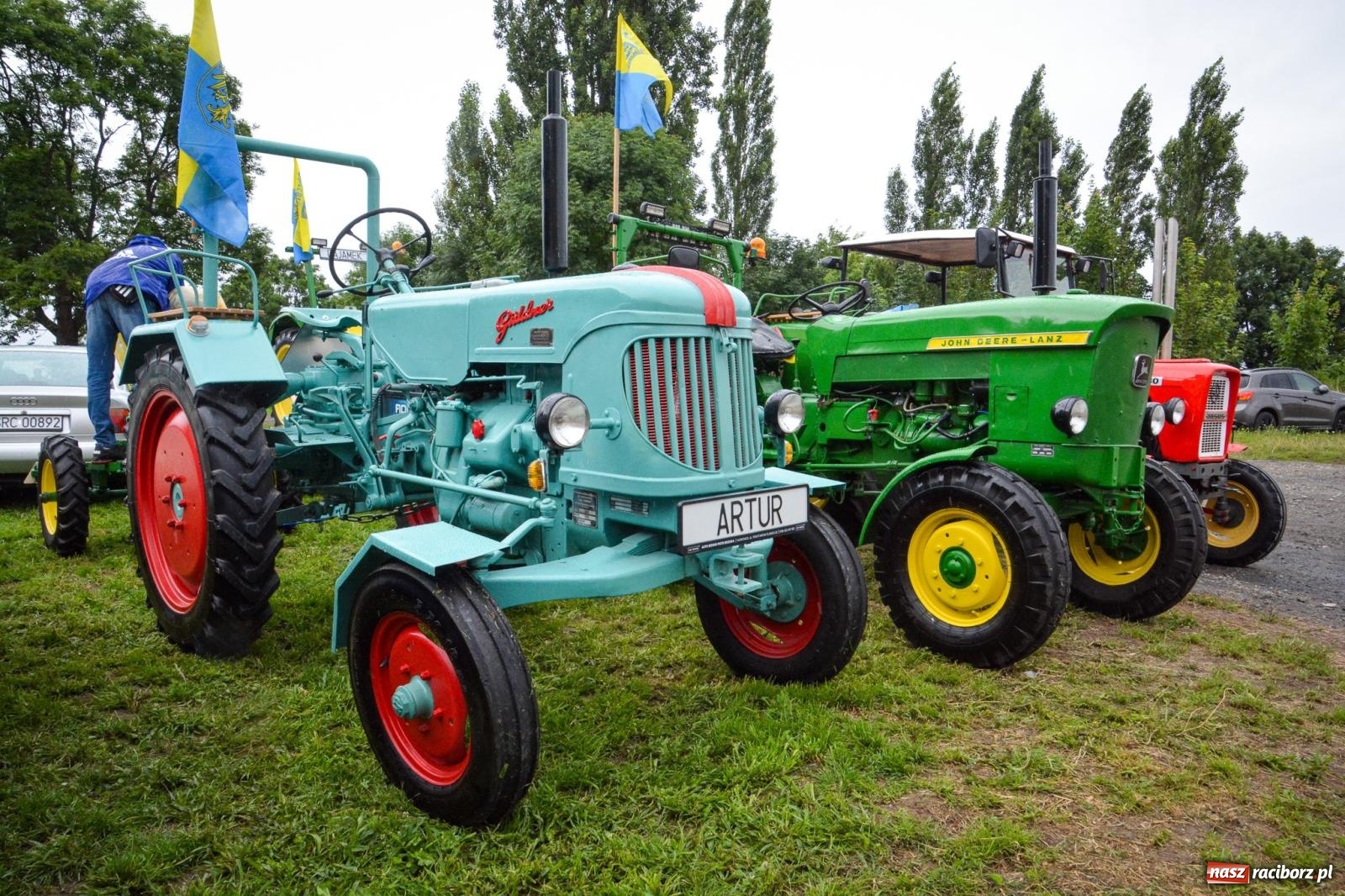 Zdjęcie w galerii na portalu naszraciborz.pl: Deszcz nie przestraszył fanów motoryzacji. Zlot w Sławikowie [FOTO] wiadomości z regionu