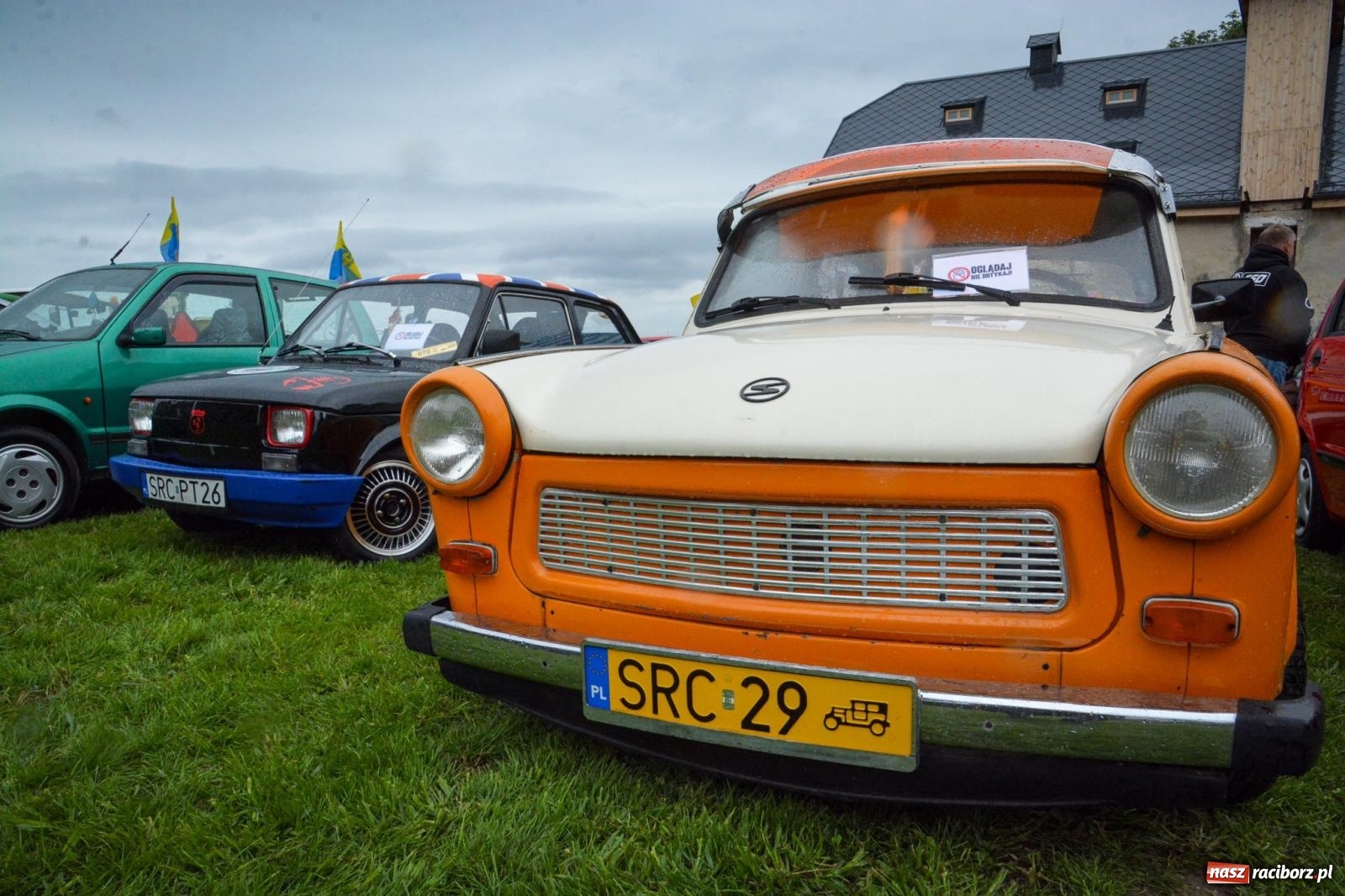 Zdjęcie w galerii na portalu naszraciborz.pl: Deszcz nie przestraszył fanów motoryzacji. Zlot w Sławikowie [FOTO] wiadomości z regionu