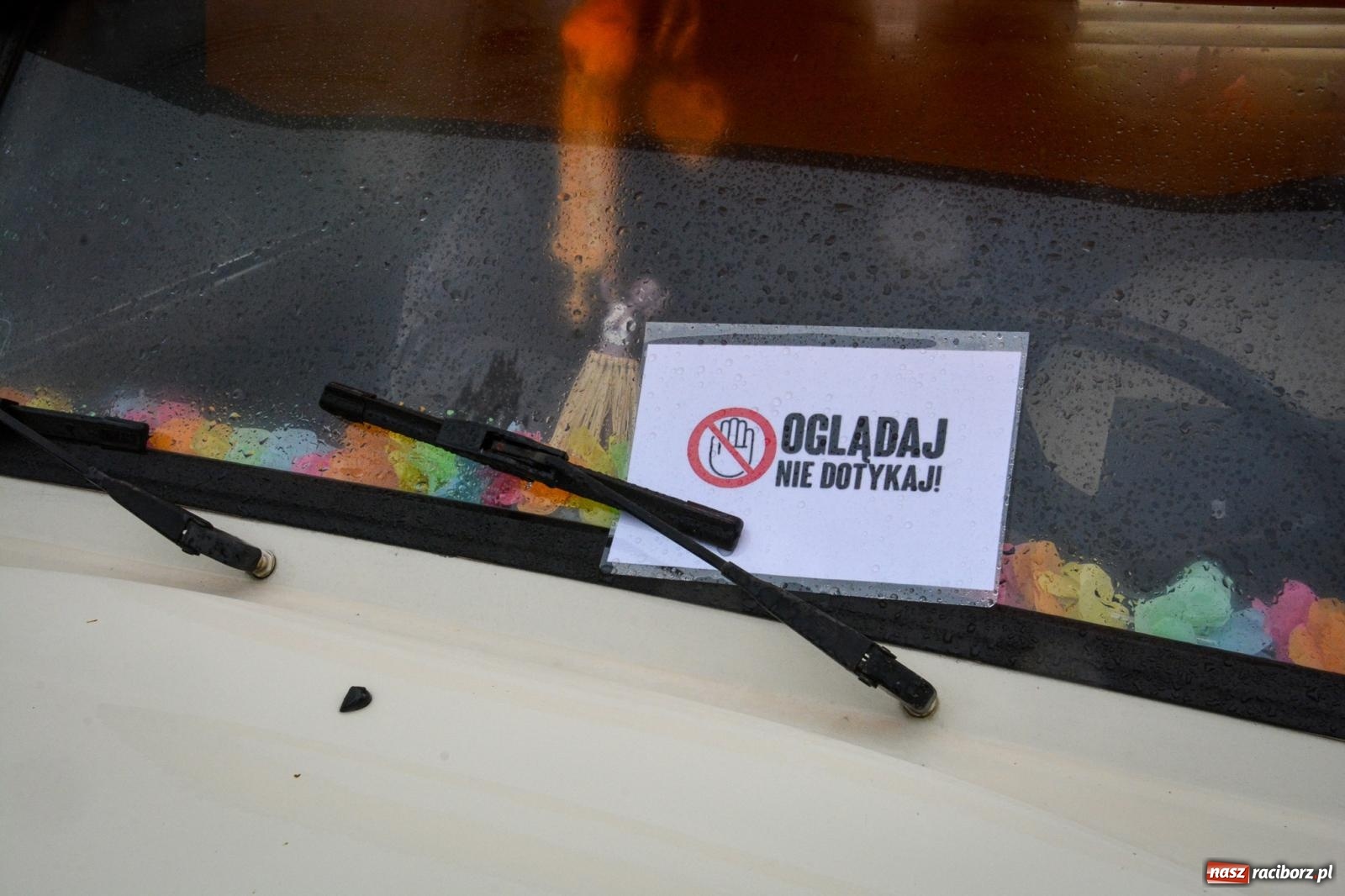 Zdjęcie w galerii na portalu naszraciborz.pl: Deszcz nie przestraszył fanów motoryzacji. Zlot w Sławikowie [FOTO] wiadomości z regionu