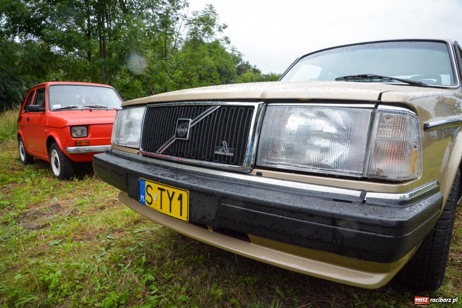 Zdjęcie w galerii na portalu naszraciborz.pl: Deszcz nie przestraszył fanów motoryzacji. Zlot w Sławikowie [FOTO] wiadomości z regionu