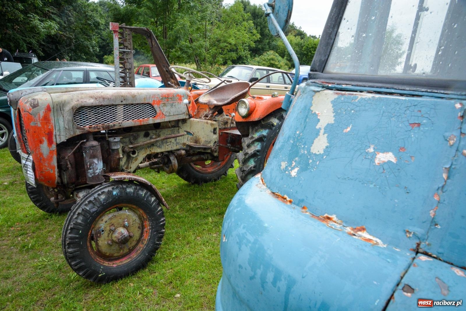 Zdjęcie w galerii na portalu naszraciborz.pl: Deszcz nie przestraszył fanów motoryzacji. Zlot w Sławikowie [FOTO] wiadomości z regionu