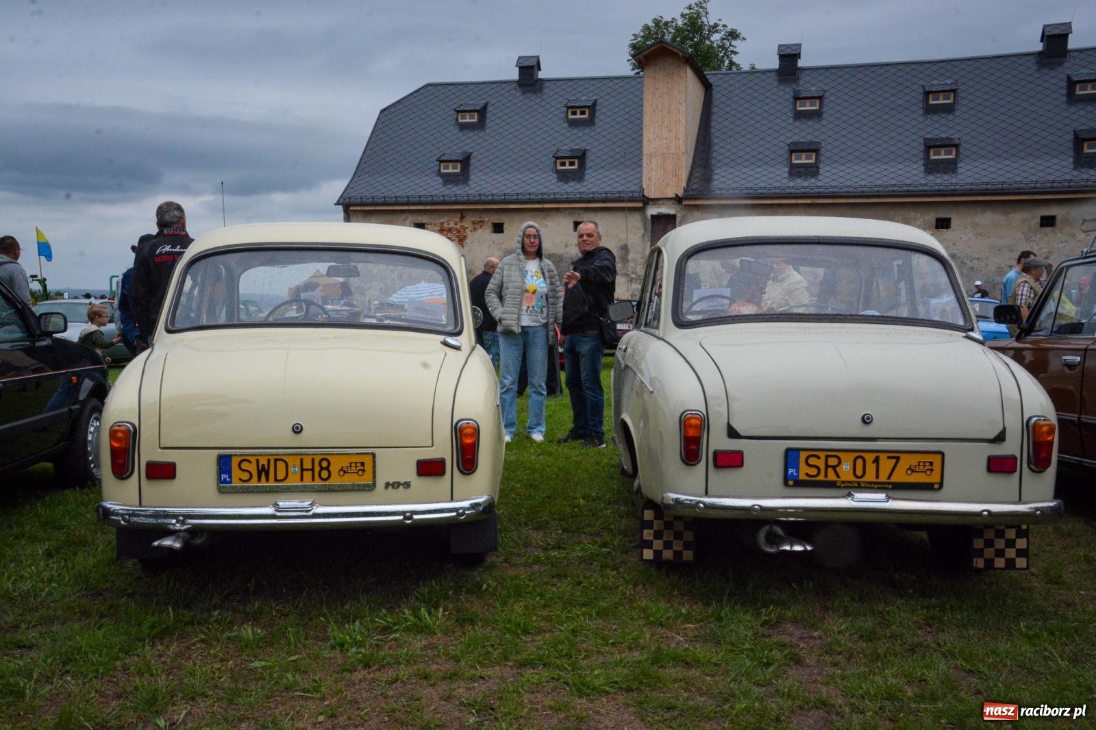 Zdjęcie w galerii na portalu naszraciborz.pl: Deszcz nie przestraszył fanów motoryzacji. Zlot w Sławikowie [FOTO] wiadomości z regionu