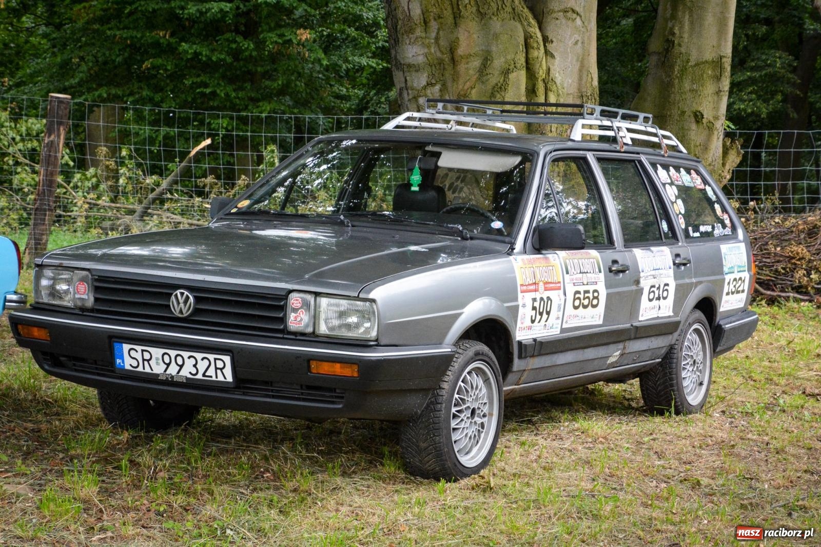 Zdjęcie w galerii na portalu naszraciborz.pl: Deszcz nie przestraszył fanów motoryzacji. Zlot w Sławikowie [FOTO] wiadomości z regionu