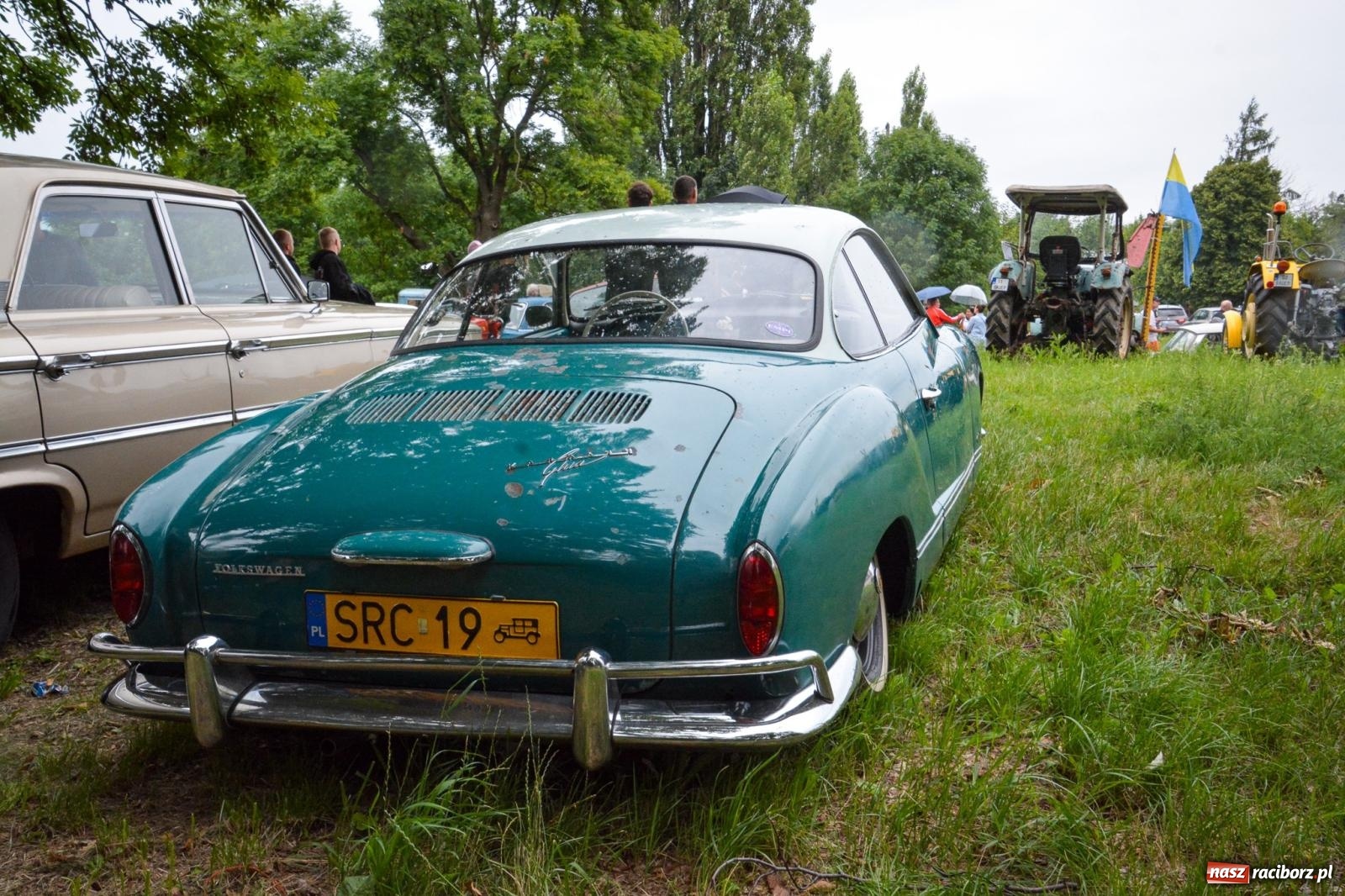 Zdjęcie w galerii na portalu naszraciborz.pl: Deszcz nie przestraszył fanów motoryzacji. Zlot w Sławikowie [FOTO] wiadomości z regionu