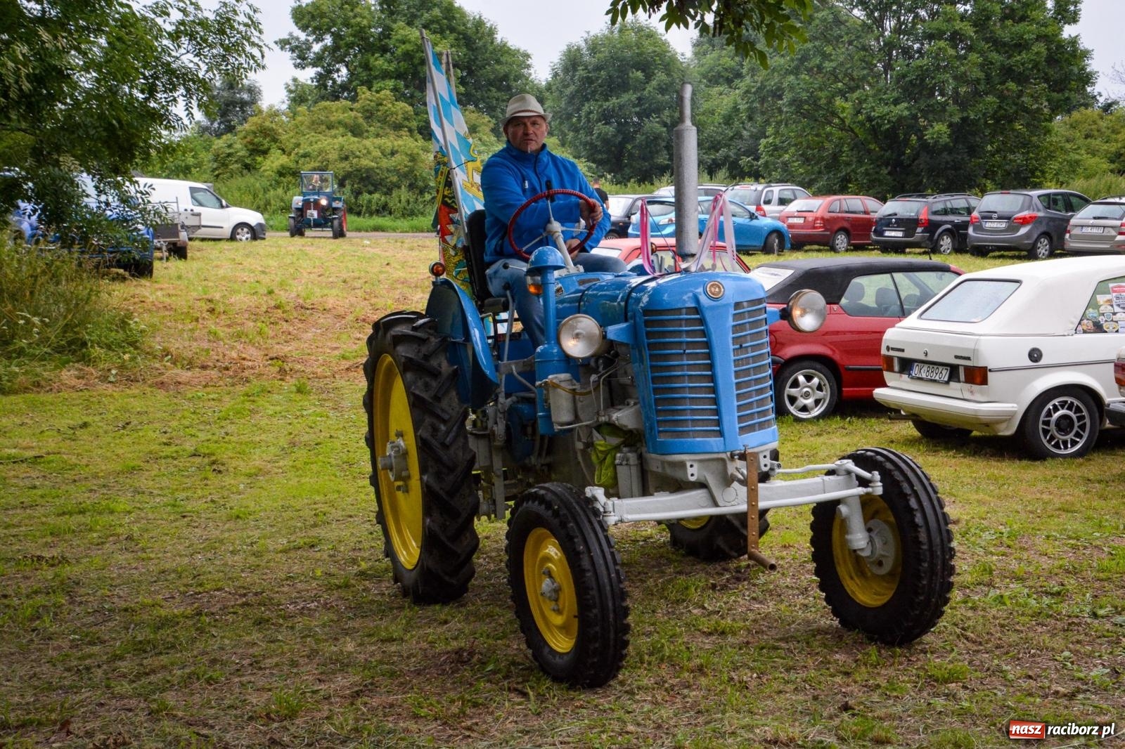 Zdjęcie w galerii na portalu naszraciborz.pl: Deszcz nie przestraszył fanów motoryzacji. Zlot w Sławikowie [FOTO] wiadomości z regionu