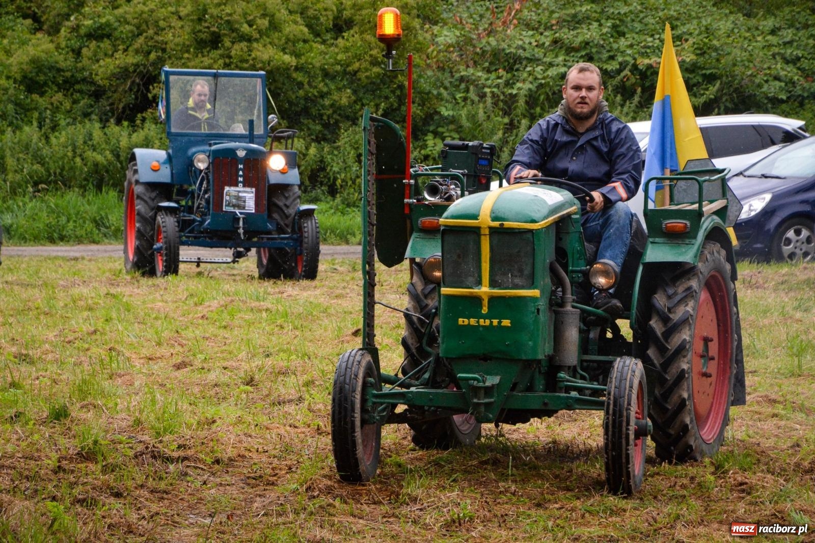 Zdjęcie w galerii na portalu naszraciborz.pl: Deszcz nie przestraszył fanów motoryzacji. Zlot w Sławikowie [FOTO] wiadomości z regionu