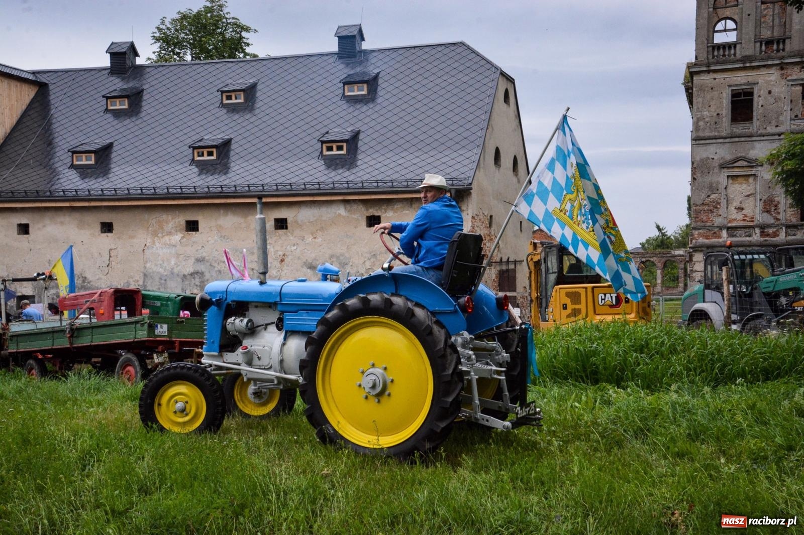 Zdjęcie w galerii na portalu naszraciborz.pl: Deszcz nie przestraszył fanów motoryzacji. Zlot w Sławikowie [FOTO] wiadomości z regionu