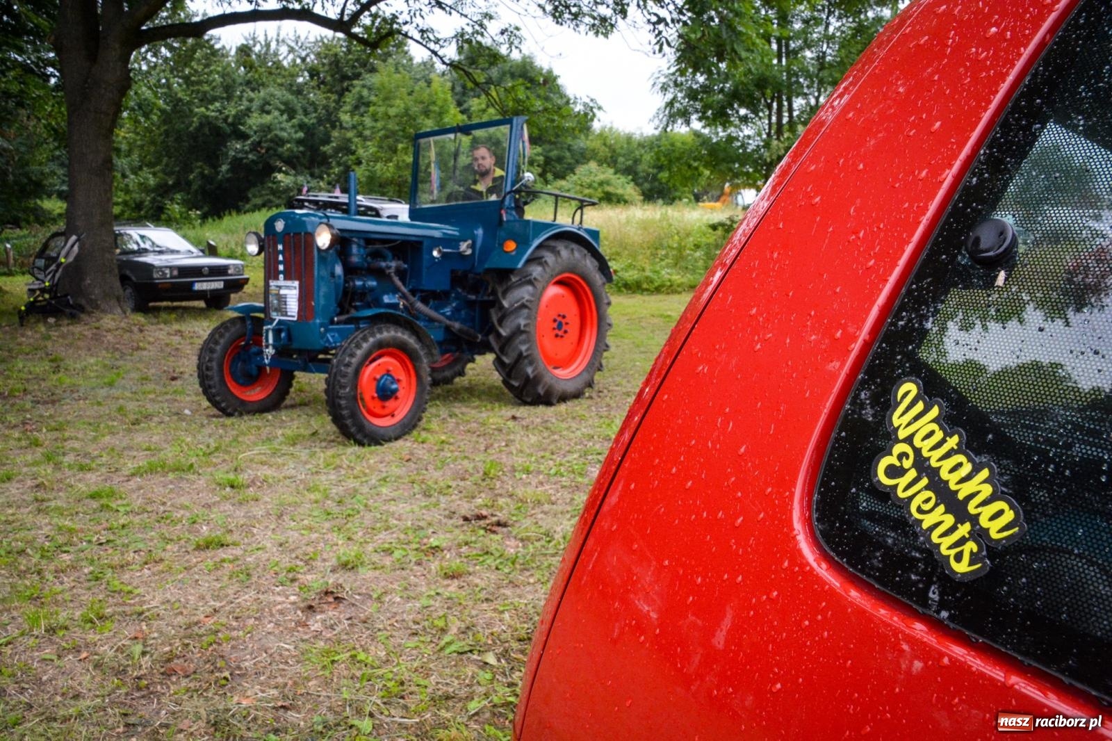 Zdjęcie w galerii na portalu naszraciborz.pl: Deszcz nie przestraszył fanów motoryzacji. Zlot w Sławikowie [FOTO] wiadomości z regionu