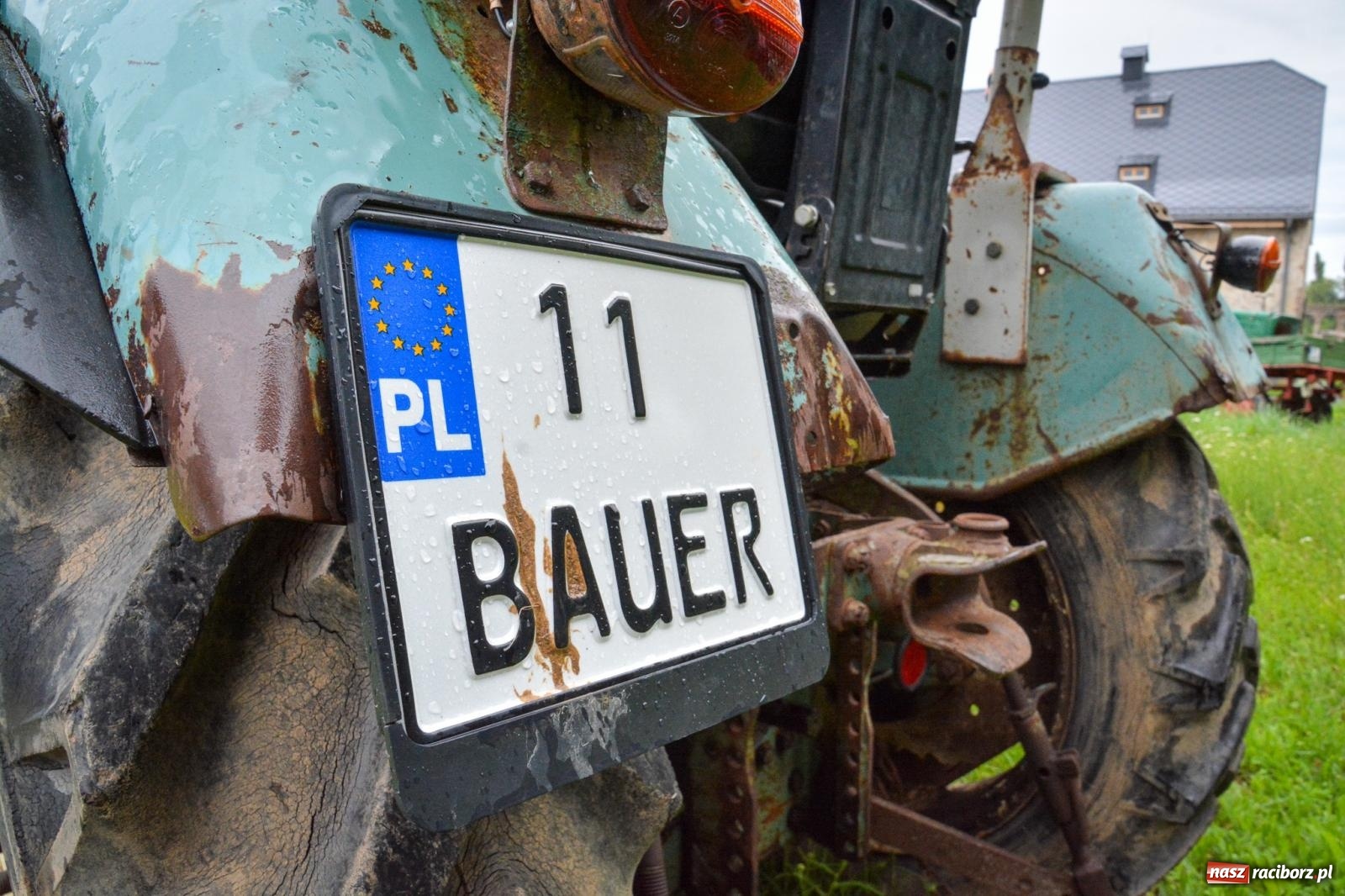 Zdjęcie w galerii na portalu naszraciborz.pl: Deszcz nie przestraszył fanów motoryzacji. Zlot w Sławikowie [FOTO] wiadomości z regionu