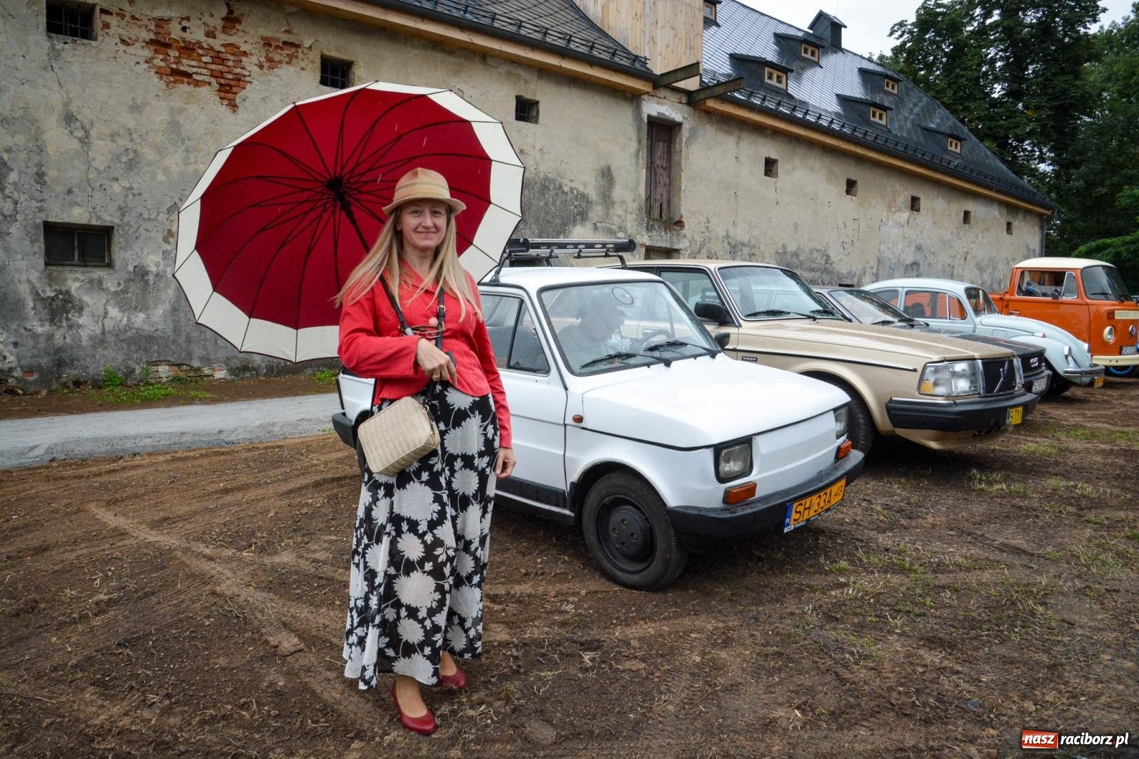 Zdjęcie w galerii na portalu naszraciborz.pl: Deszcz nie przestraszył fanów motoryzacji. Zlot w Sławikowie [FOTO] wiadomości z regionu