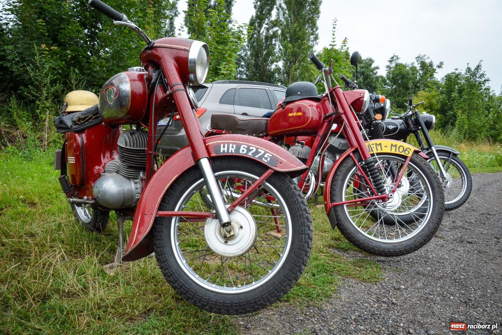 Zdjęcie w galerii na portalu naszraciborz.pl: Deszcz nie przestraszył fanów motoryzacji. Zlot w Sławikowie [FOTO] wiadomości z regionu