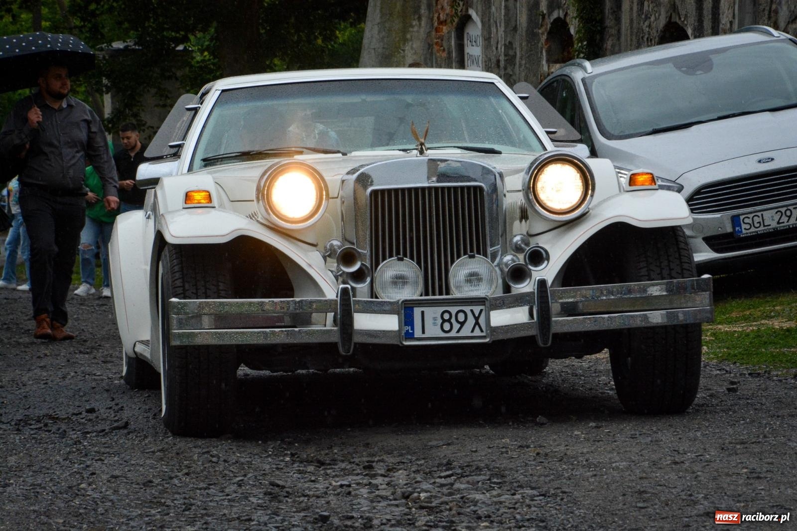 Zdjęcie w galerii na portalu naszraciborz.pl: Deszcz nie przestraszył fanów motoryzacji. Zlot w Sławikowie [FOTO] wiadomości z regionu