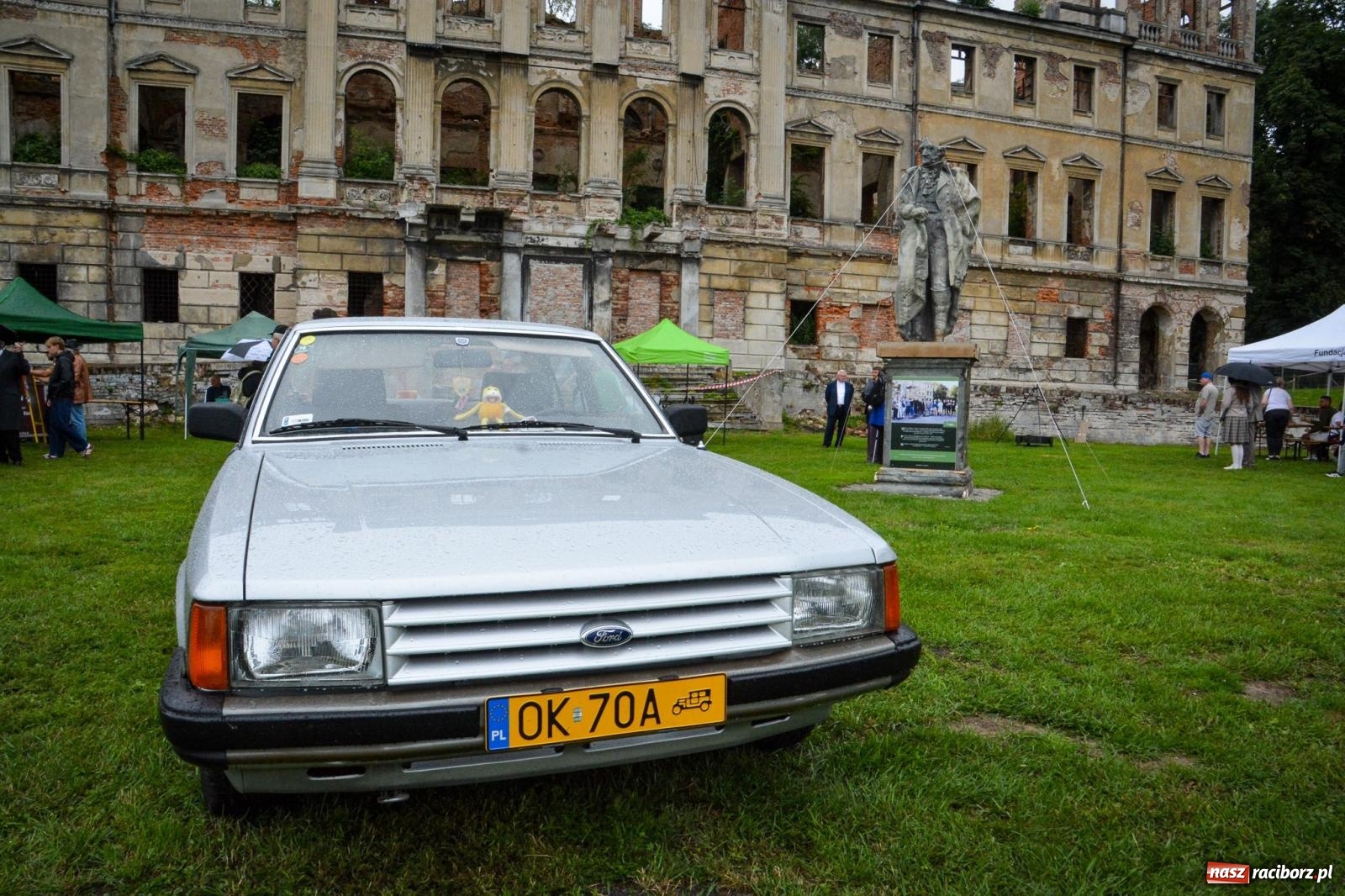 Zdjęcie w galerii na portalu naszraciborz.pl: Deszcz nie przestraszył fanów motoryzacji. Zlot w Sławikowie [FOTO] wiadomości z regionu