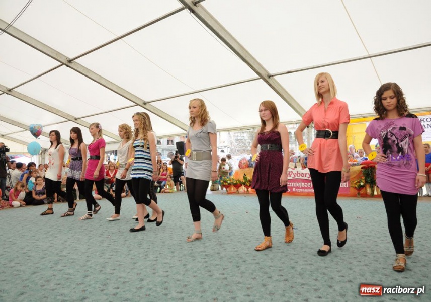 Zdjęcie w galerii na portalu naszraciborz.pl: W Tworkowie wybierali Miss-15 wiadomości z regionu