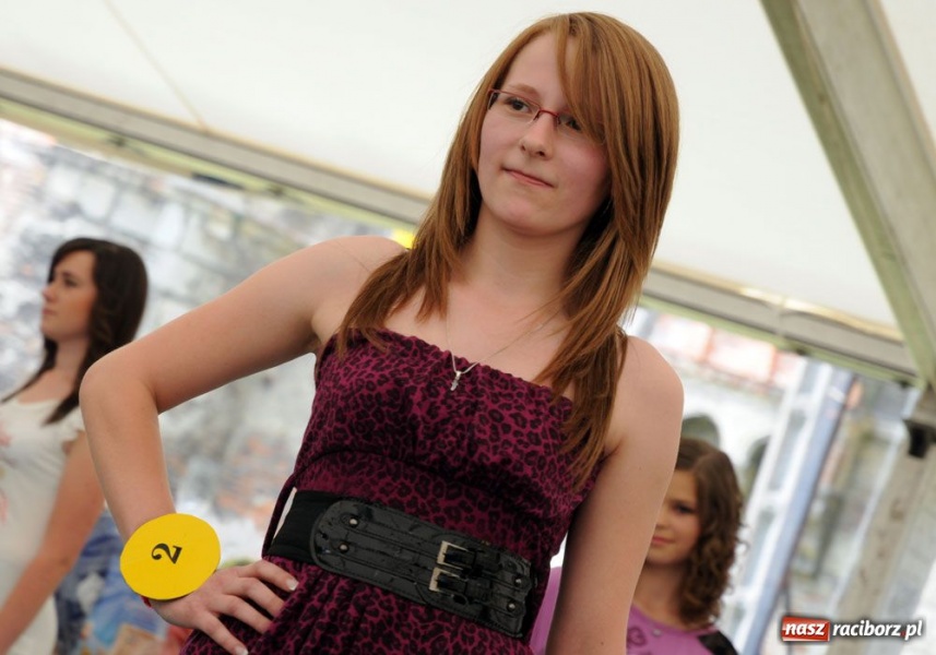 Zdjęcie w galerii na portalu naszraciborz.pl: W Tworkowie wybierali Miss-15 wiadomości z regionu