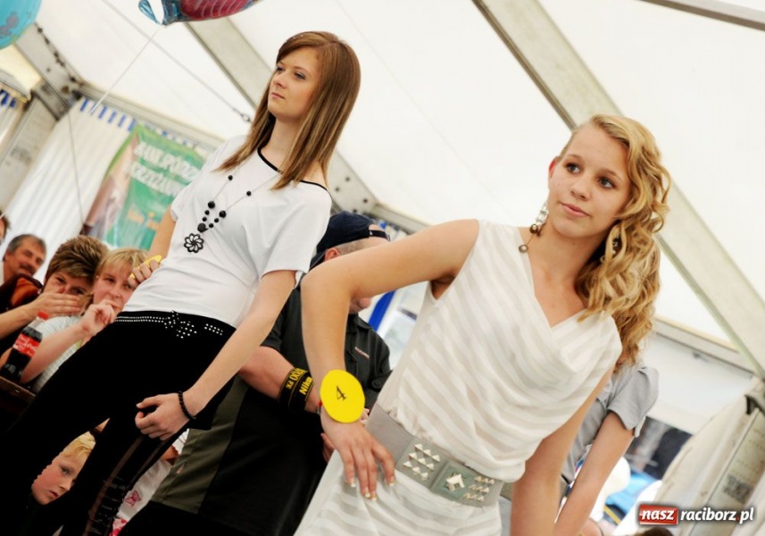 Zdjęcie w galerii na portalu naszraciborz.pl: W Tworkowie wybierali Miss-15 wiadomości z regionu