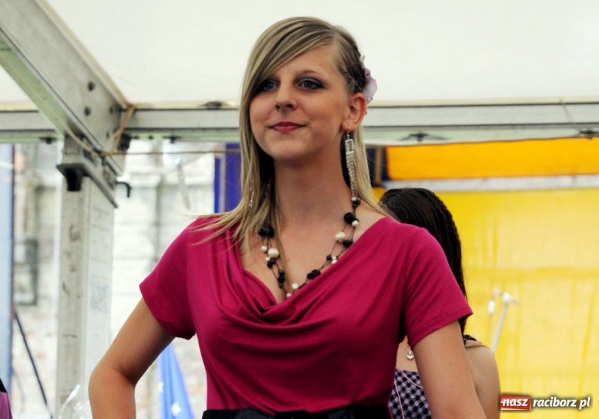 Zdjęcie w galerii na portalu naszraciborz.pl: W Tworkowie wybierali Miss-15 wiadomości z regionu