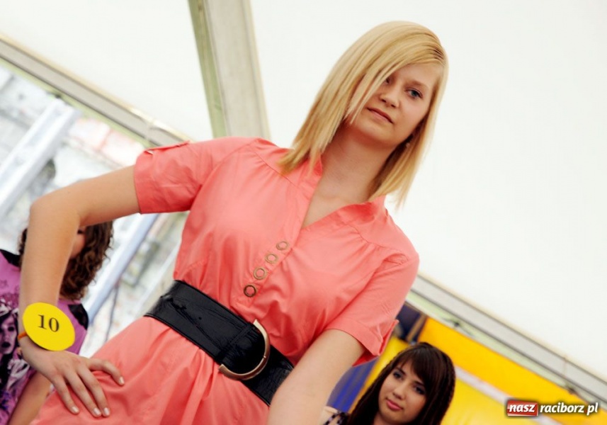 Zdjęcie w galerii na portalu naszraciborz.pl: W Tworkowie wybierali Miss-15 wiadomości z regionu