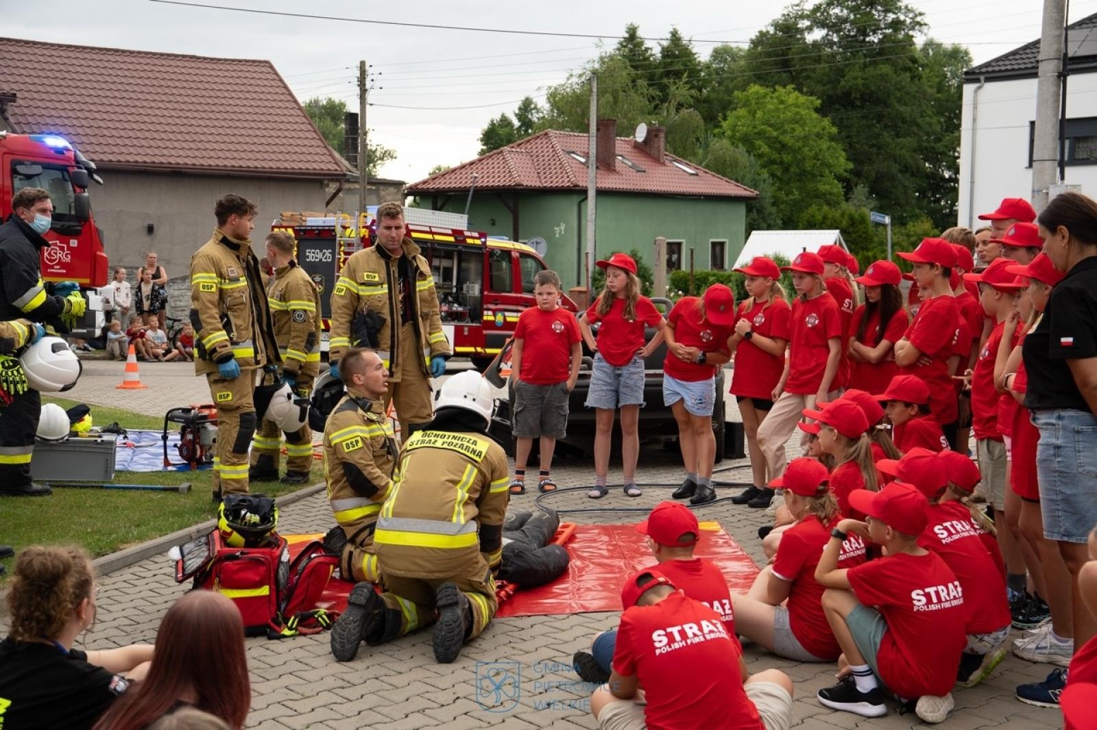Zdjęcie w galerii na portalu naszraciborz.pl: Obozy strażacko-turystyczne w Samborowicach. Młodzież połączyła naukę ratownictwa z wakacyjną przygodą wiadomości z regionu