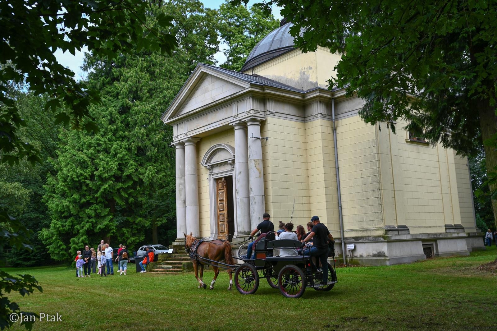Zdjęcie w galerii na portalu naszraciborz.pl: Huczny powrót hrabiny. Tłumy na Fanny Days w Krowiarkach [FOTO i WIDEO] wiadomości z regionu