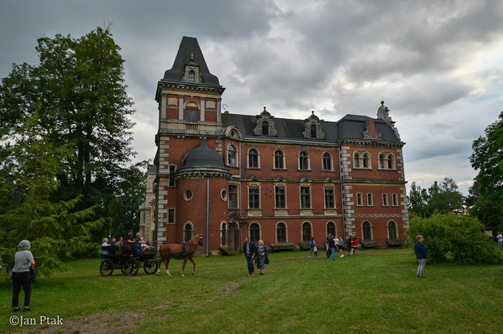 Zdjęcie w galerii na portalu naszraciborz.pl: Huczny powrót hrabiny. Tłumy na Fanny Days w Krowiarkach [FOTO i WIDEO] wiadomości z regionu