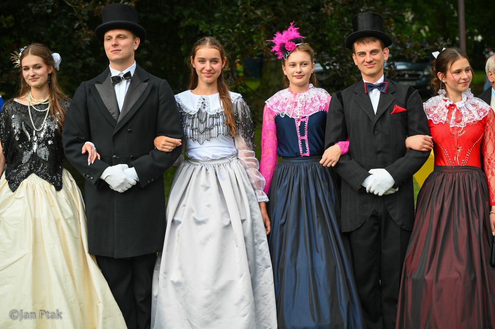 Zdjęcie w galerii na portalu naszraciborz.pl: Huczny powrót hrabiny. Tłumy na Fanny Days w Krowiarkach [FOTO i WIDEO] wiadomości z regionu
