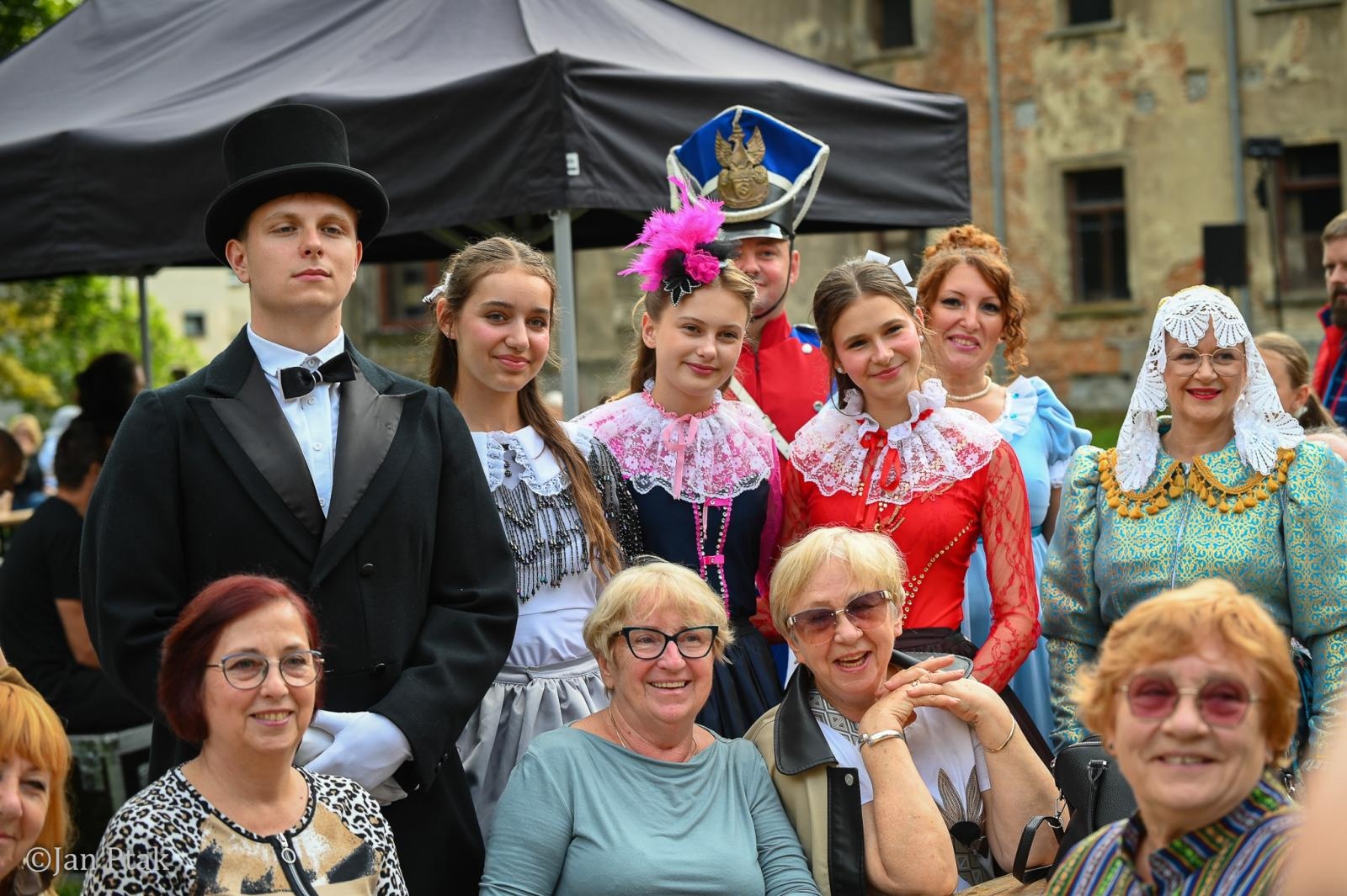 Zdjęcie w galerii na portalu naszraciborz.pl: Huczny powrót hrabiny. Tłumy na Fanny Days w Krowiarkach [FOTO i WIDEO] wiadomości z regionu