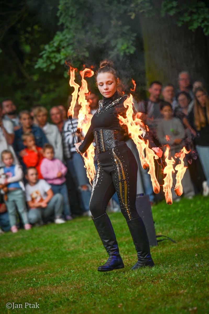 Zdjęcie w galerii na portalu naszraciborz.pl: Huczny powrót hrabiny. Tłumy na Fanny Days w Krowiarkach [FOTO i WIDEO] wiadomości z regionu