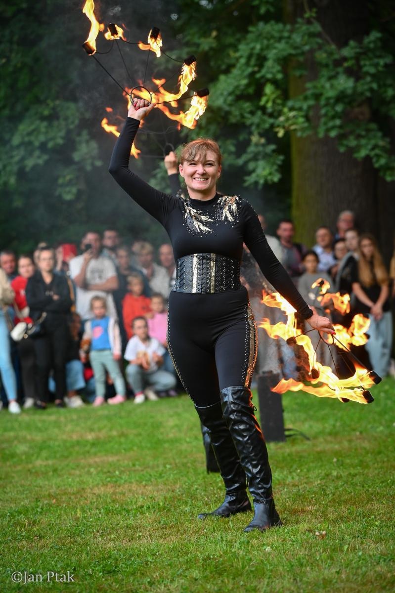 Zdjęcie w galerii na portalu naszraciborz.pl: Huczny powrót hrabiny. Tłumy na Fanny Days w Krowiarkach [FOTO i WIDEO] wiadomości z regionu
