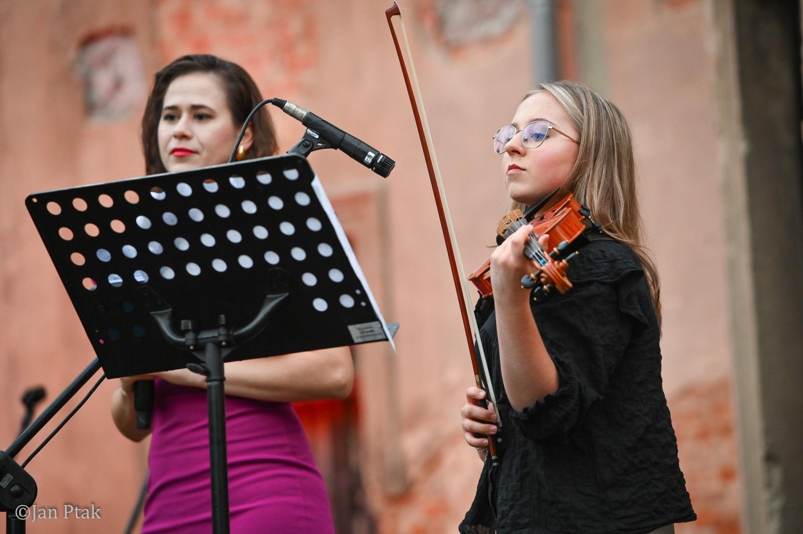 Zdjęcie w galerii na portalu naszraciborz.pl: Huczny powrót hrabiny. Tłumy na Fanny Days w Krowiarkach [FOTO i WIDEO] wiadomości z regionu