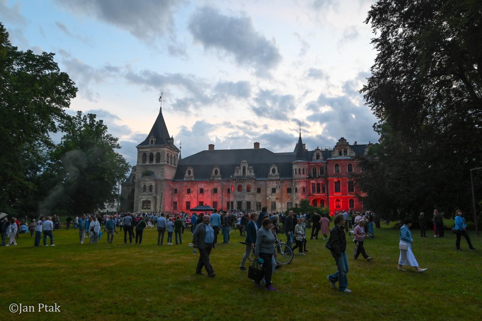 Zdjęcie w galerii na portalu naszraciborz.pl: Huczny powrót hrabiny. Tłumy na Fanny Days w Krowiarkach [FOTO i WIDEO] wiadomości z regionu