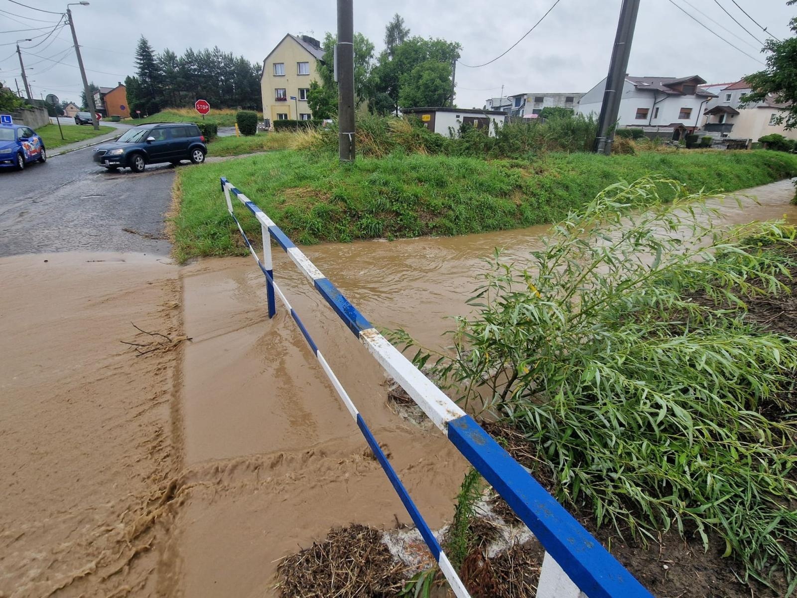 Zdjęcie w galerii na portalu naszraciborz.pl: Ulewa nad Raciborzem i powiatem. Błyskawicznie przybywa zgłoszeń wiadomości z regionu
