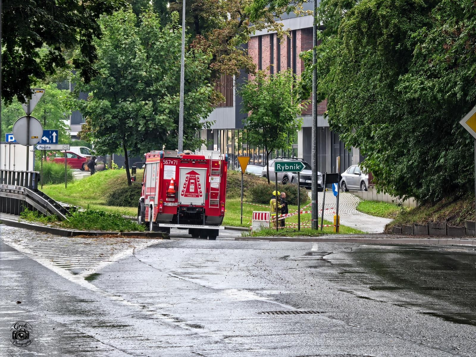 Zdjęcie w galerii na portalu naszraciborz.pl: Ulewa nad Raciborzem i powiatem. Błyskawicznie przybywa zgłoszeń wiadomości z regionu