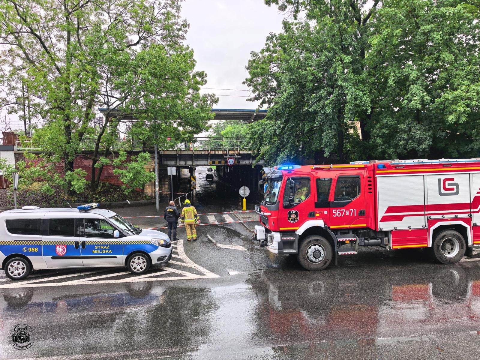 Zdjęcie w galerii na portalu naszraciborz.pl: Ulewa nad Raciborzem i powiatem. Błyskawicznie przybywa zgłoszeń wiadomości z regionu