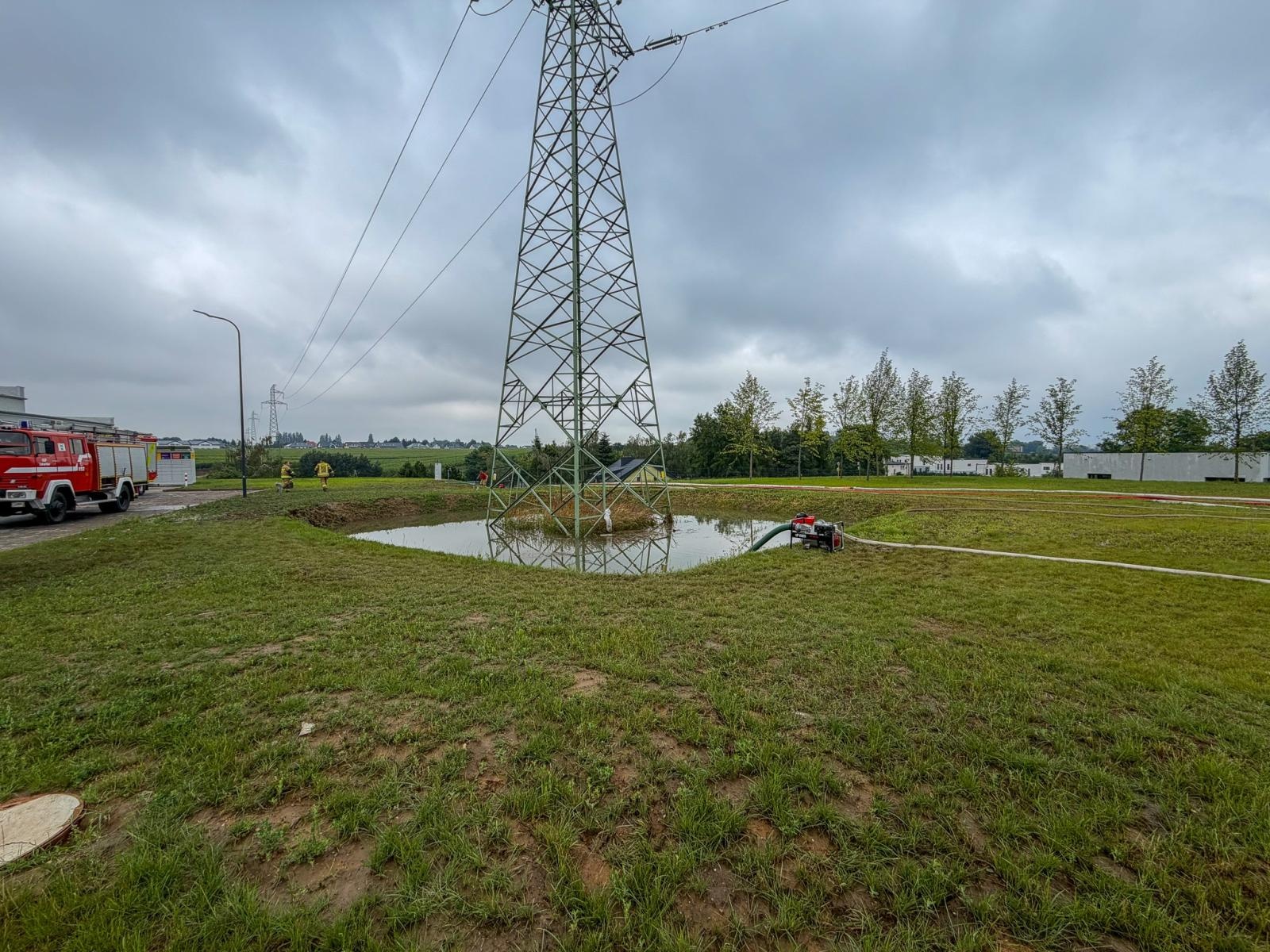 Zdjęcie w galerii na portalu naszraciborz.pl: Pierwszy wielki test zbiorników. Ocice i Pawłów przeszły przez ulewy suchą stopą, M Park podtopiony wiadomości z regionu