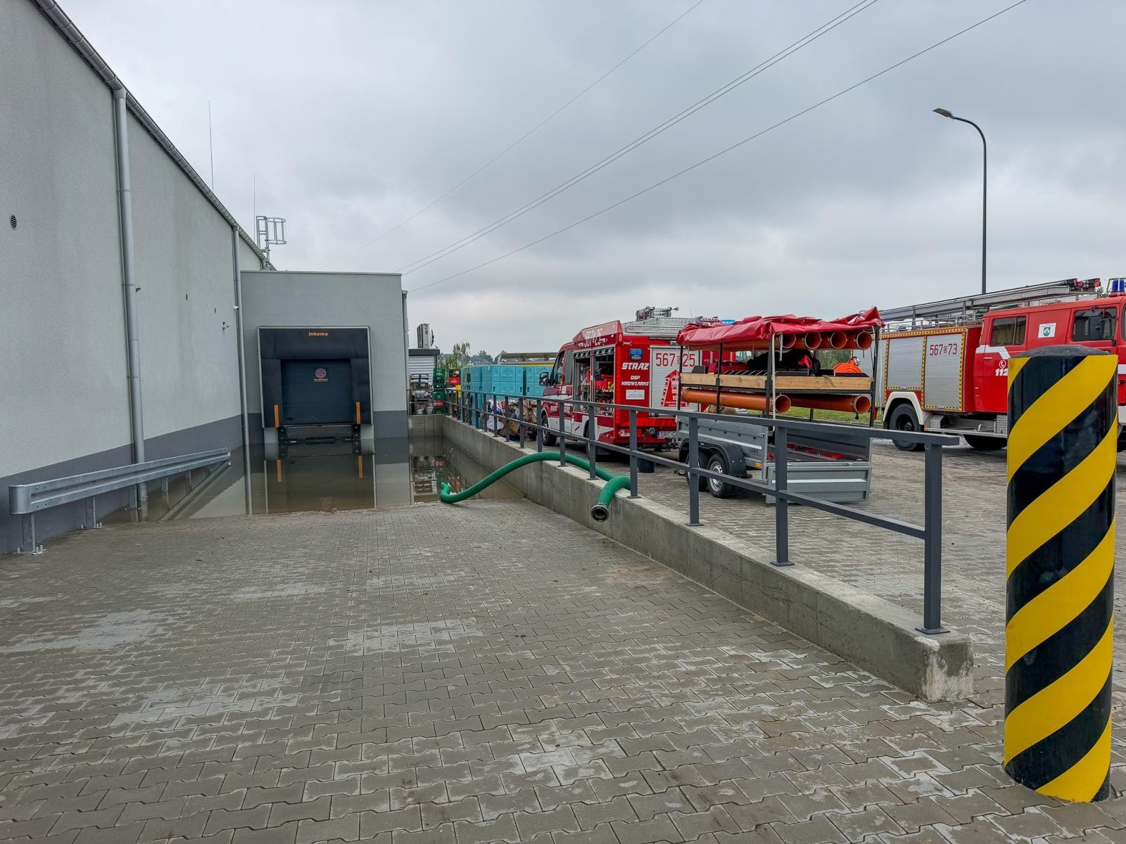 Zdjęcie w galerii na portalu naszraciborz.pl: Pierwszy wielki test zbiorników. Ocice i Pawłów przeszły przez ulewy suchą stopą, M Park podtopiony wiadomości z regionu