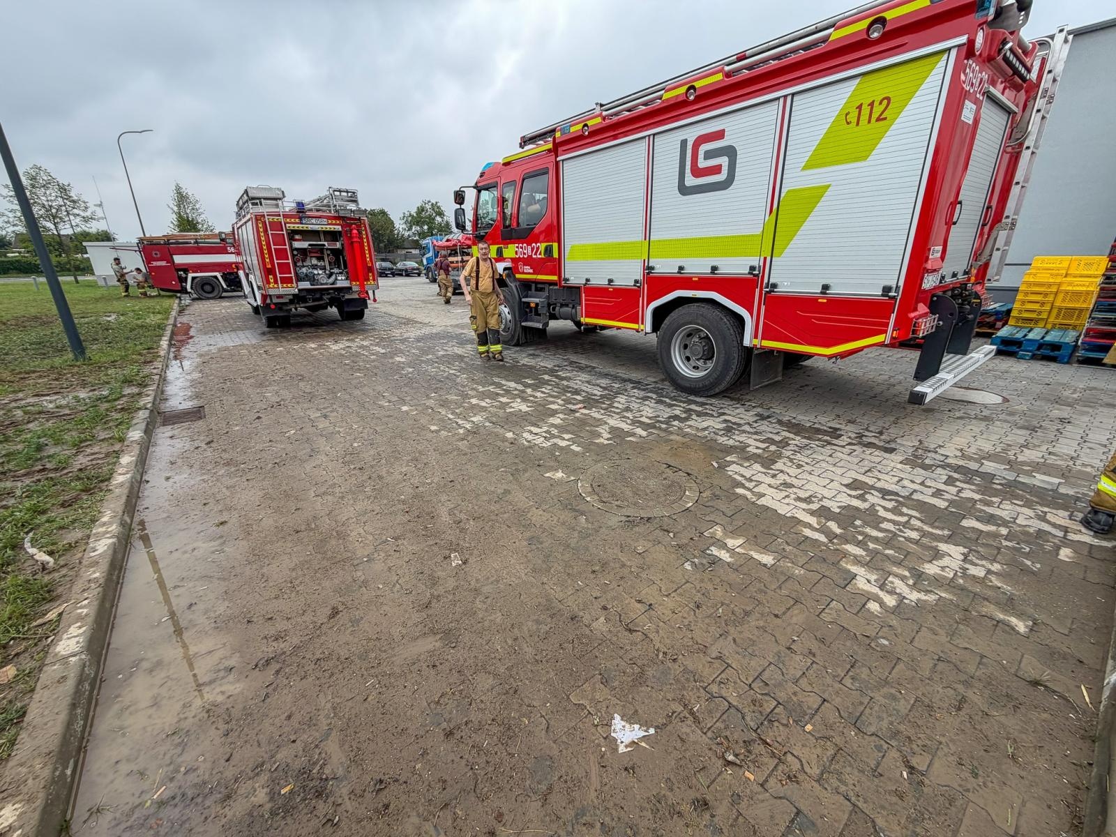 Zdjęcie w galerii na portalu naszraciborz.pl: Pierwszy wielki test zbiorników. Ocice i Pawłów przeszły przez ulewy suchą stopą, M Park podtopiony wiadomości z regionu