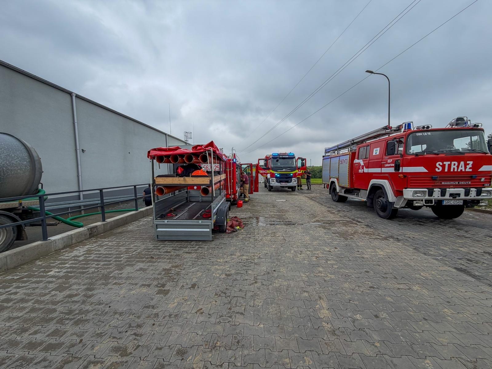 Zdjęcie w galerii na portalu naszraciborz.pl: Pierwszy wielki test zbiorników. Ocice i Pawłów przeszły przez ulewy suchą stopą, M Park podtopiony wiadomości z regionu