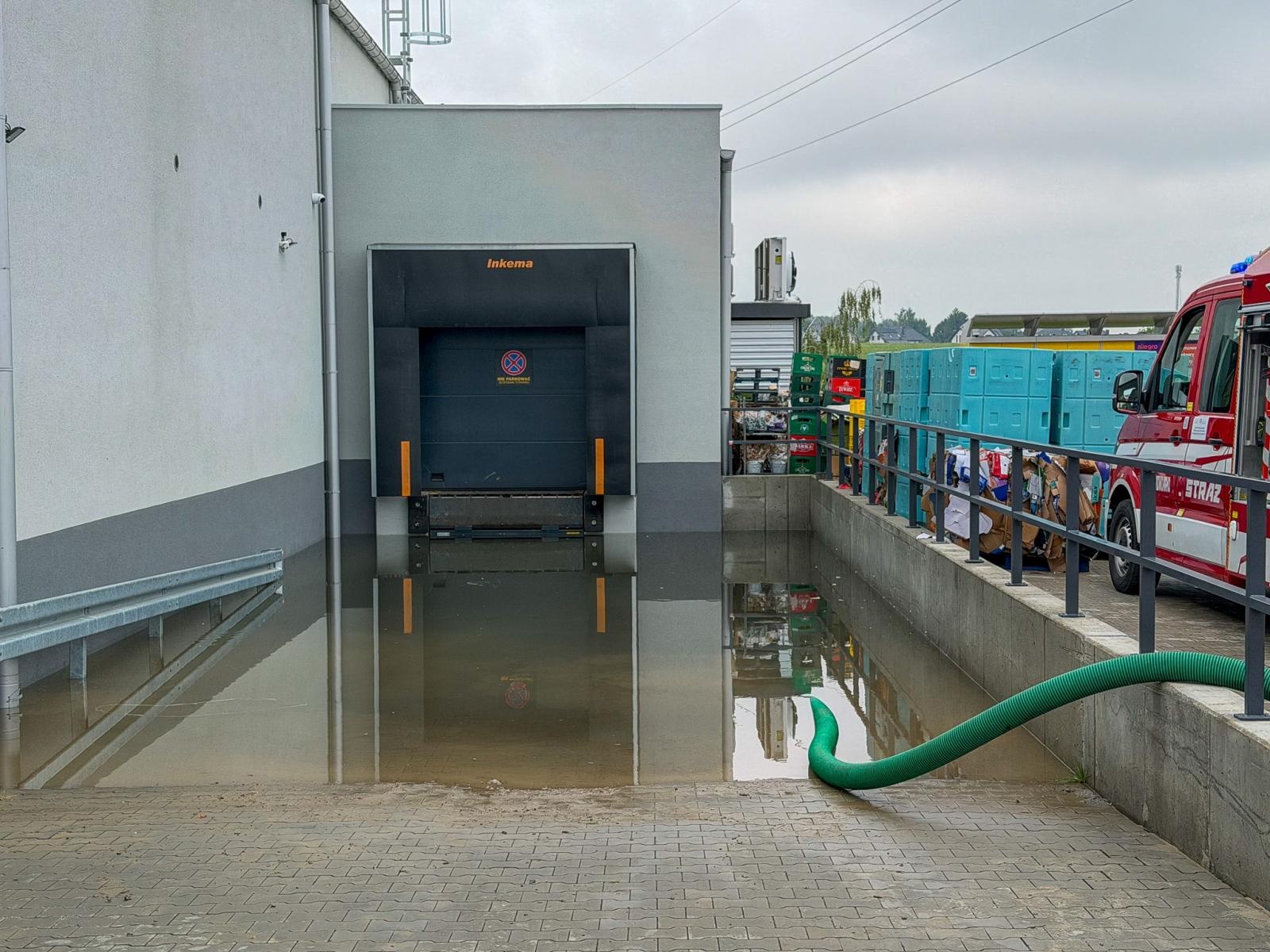 Zdjęcie w galerii na portalu naszraciborz.pl: Pierwszy wielki test zbiorników. Ocice i Pawłów przeszły przez ulewy suchą stopą, M Park podtopiony wiadomości z regionu