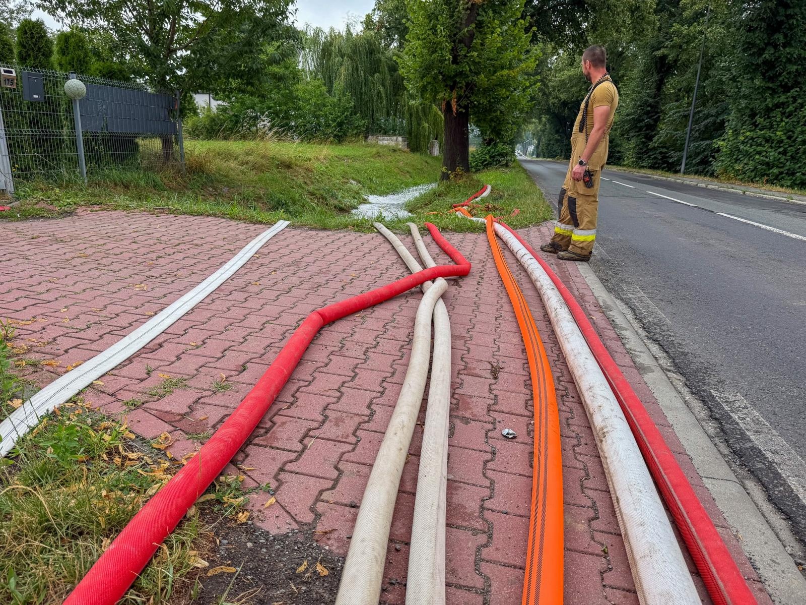 Zdjęcie w galerii na portalu naszraciborz.pl: Pierwszy wielki test zbiorników. Ocice i Pawłów przeszły przez ulewy suchą stopą, M Park podtopiony wiadomości z regionu