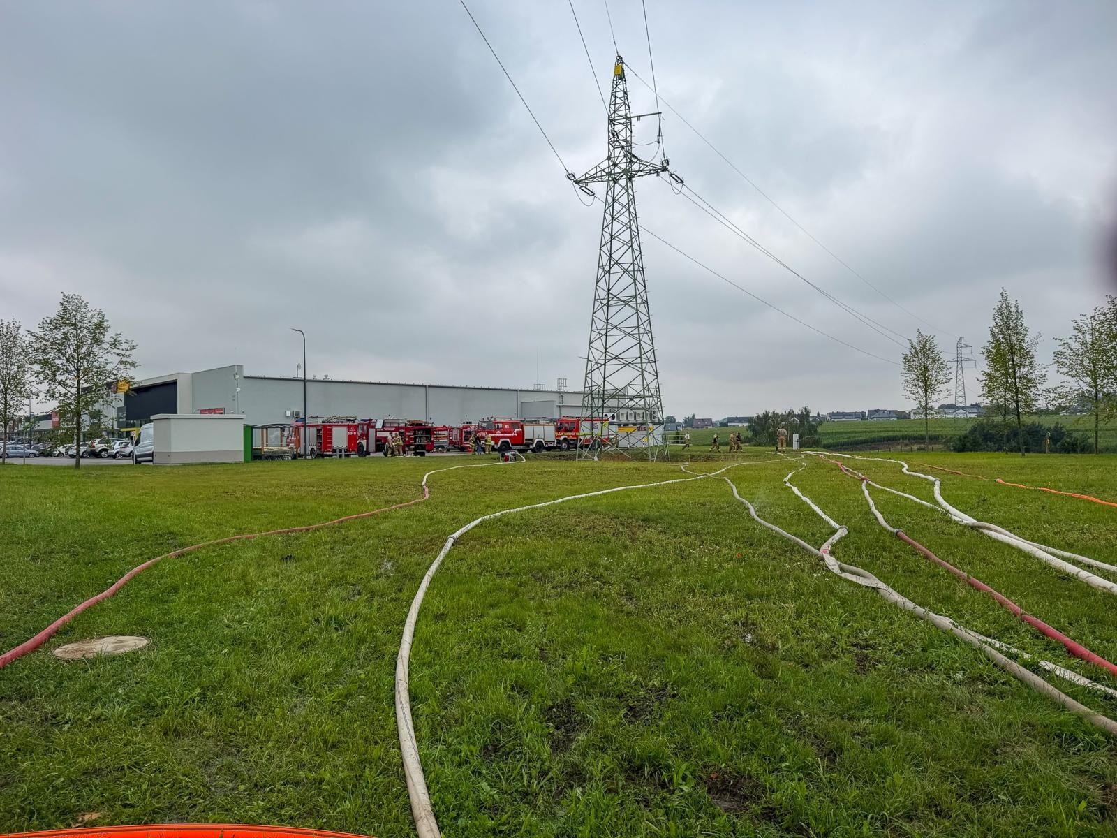 Zdjęcie w galerii na portalu naszraciborz.pl: Pierwszy wielki test zbiorników. Ocice i Pawłów przeszły przez ulewy suchą stopą, M Park podtopiony wiadomości z regionu
