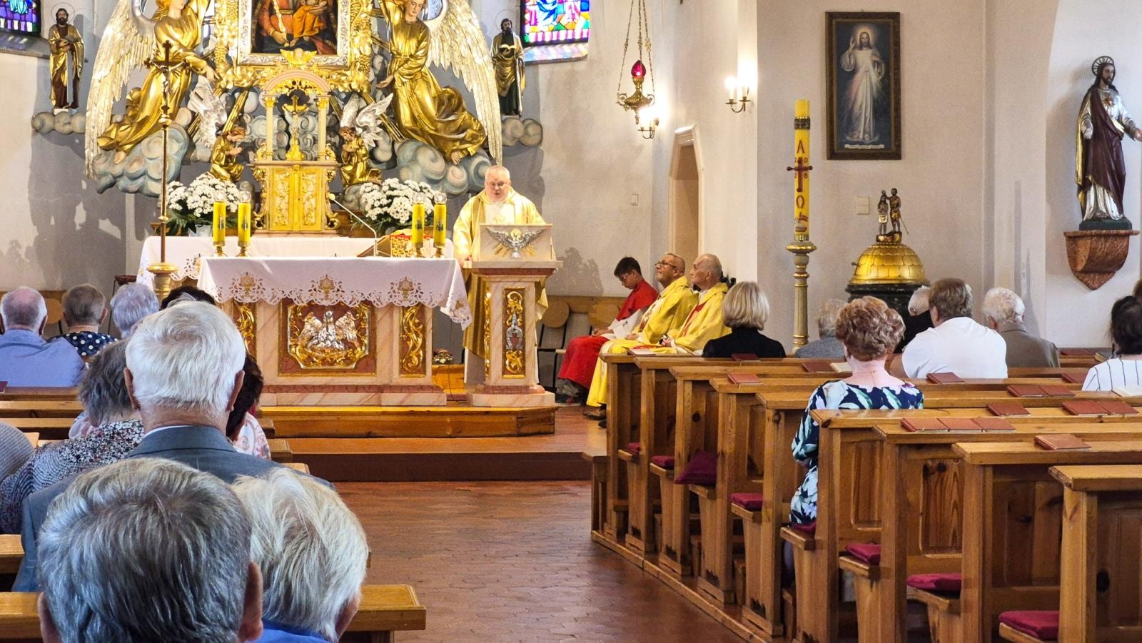 Zdjęcie w galerii na portalu naszraciborz.pl: Seniorzy z Raszczyc świętowali jubileusz Ogólnopolskiego Dnia Chorych. Za nimi 20 lat wyjątkowej inicjatywy wiadomości z regionu