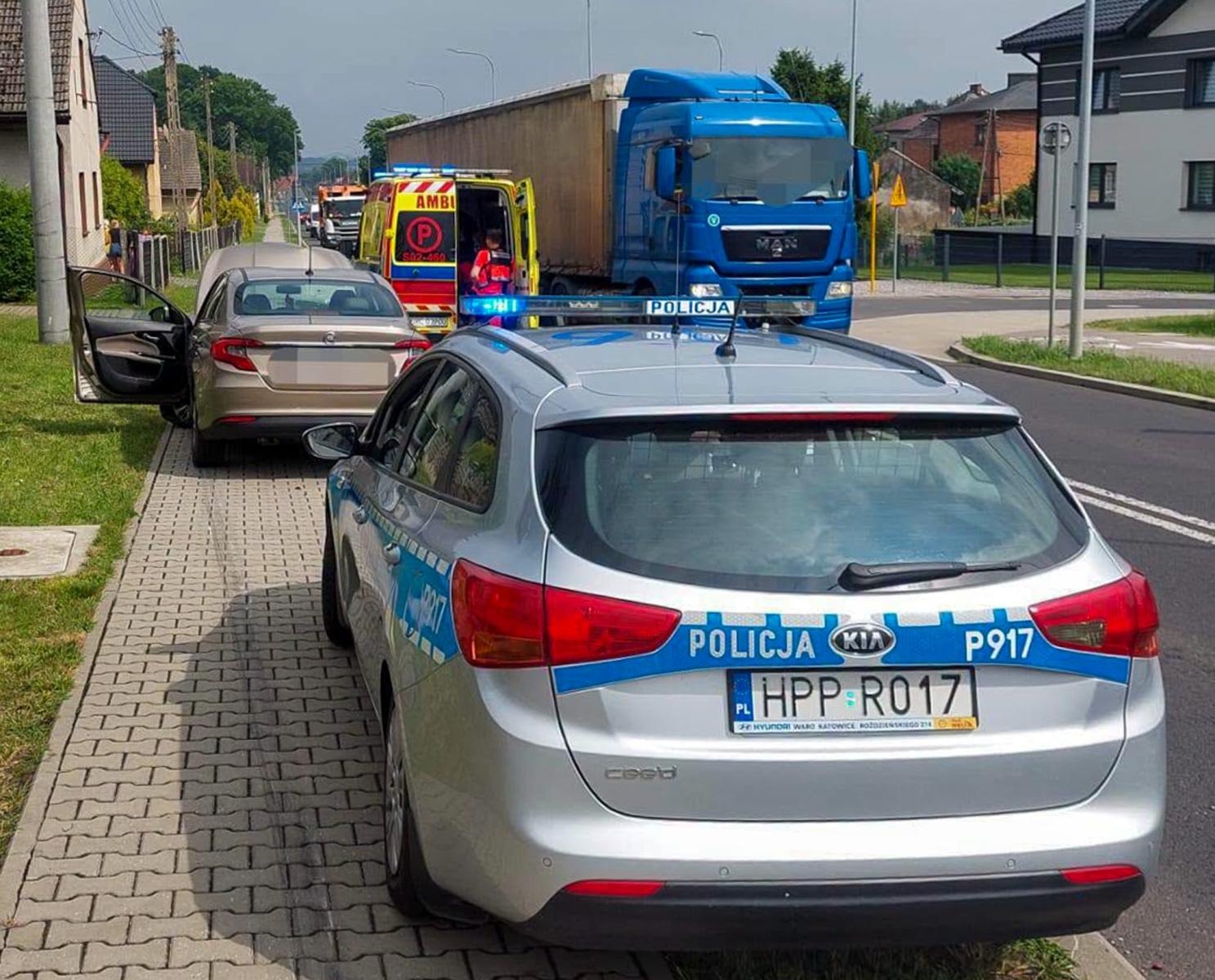 Zdjęcie w galerii na portalu naszraciborz.pl: 20-latek zjechał na chodnik w Kornowacu. Kierowca twierdzi, że źle się poczuł wiadomości z regionu