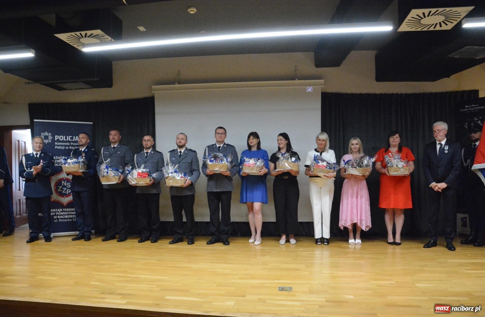 Zdjęcie w galerii na portalu naszraciborz.pl: Raciborska Policja świętowała na Zamku Piastowskim [FOTO i WIDEO] wiadomości z regionu