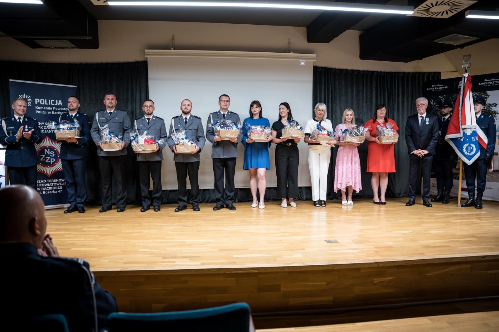 Zdjęcie w galerii na portalu naszraciborz.pl: Raciborska Policja świętowała na Zamku Piastowskim [FOTO i WIDEO] wiadomości z regionu