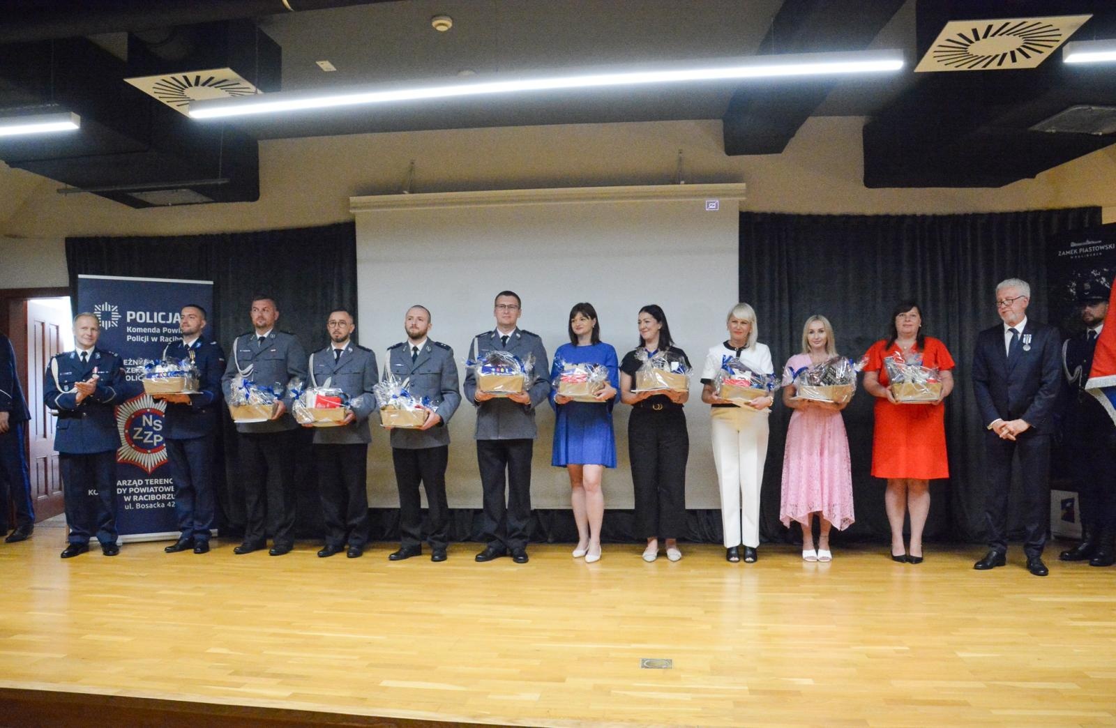 Zdjęcie w galerii na portalu naszraciborz.pl: Raciborska Policja świętowała na Zamku Piastowskim [FOTO i WIDEO] wiadomości z regionu