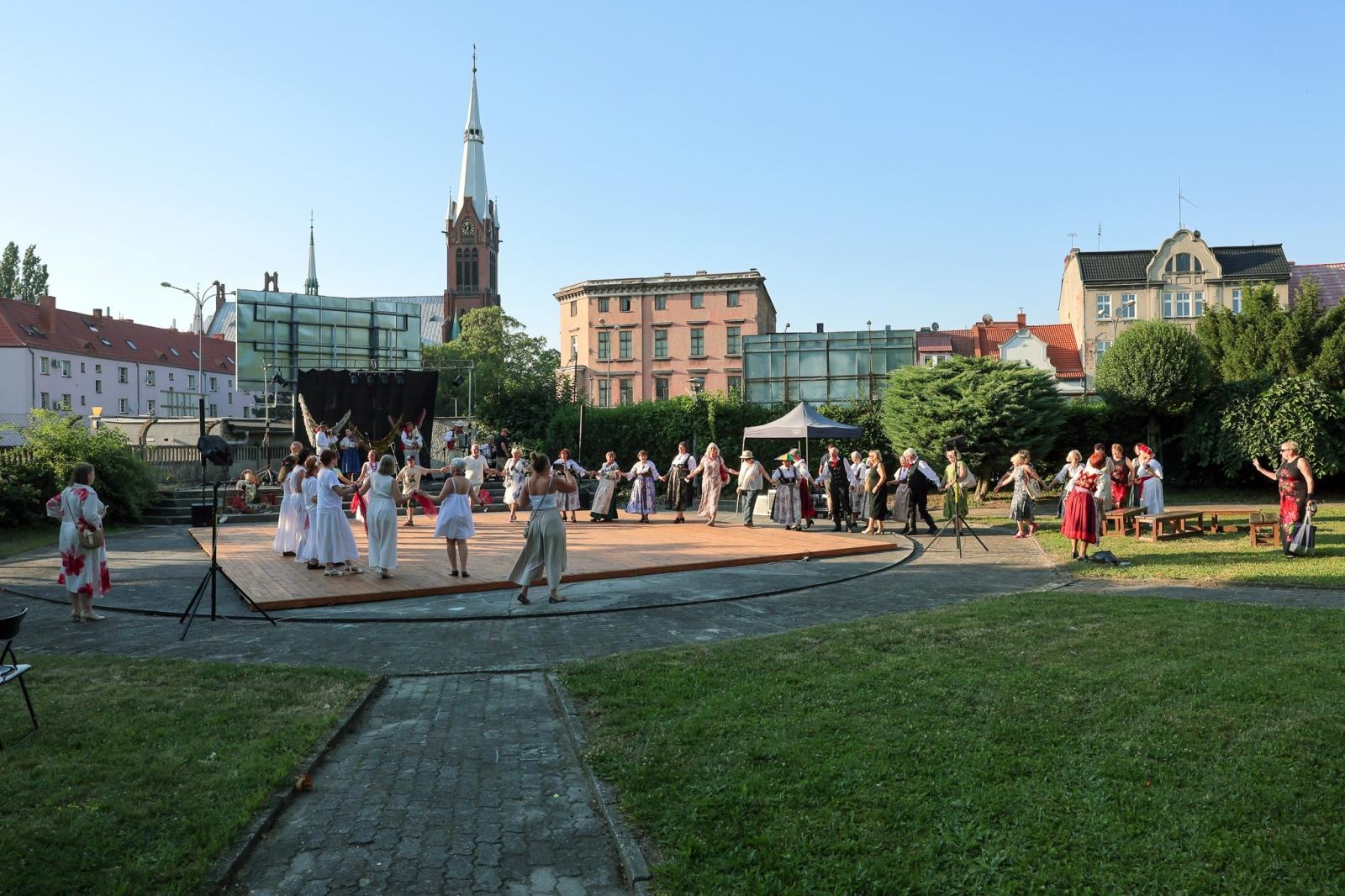 Zdjęcie w galerii na portalu naszraciborz.pl: Strzecha Seniorzy - najmłodsi duchem tancerze Zespołu Pieśni i Tańca Strzecha świętowali 20 urodziny wiadomości z regionu