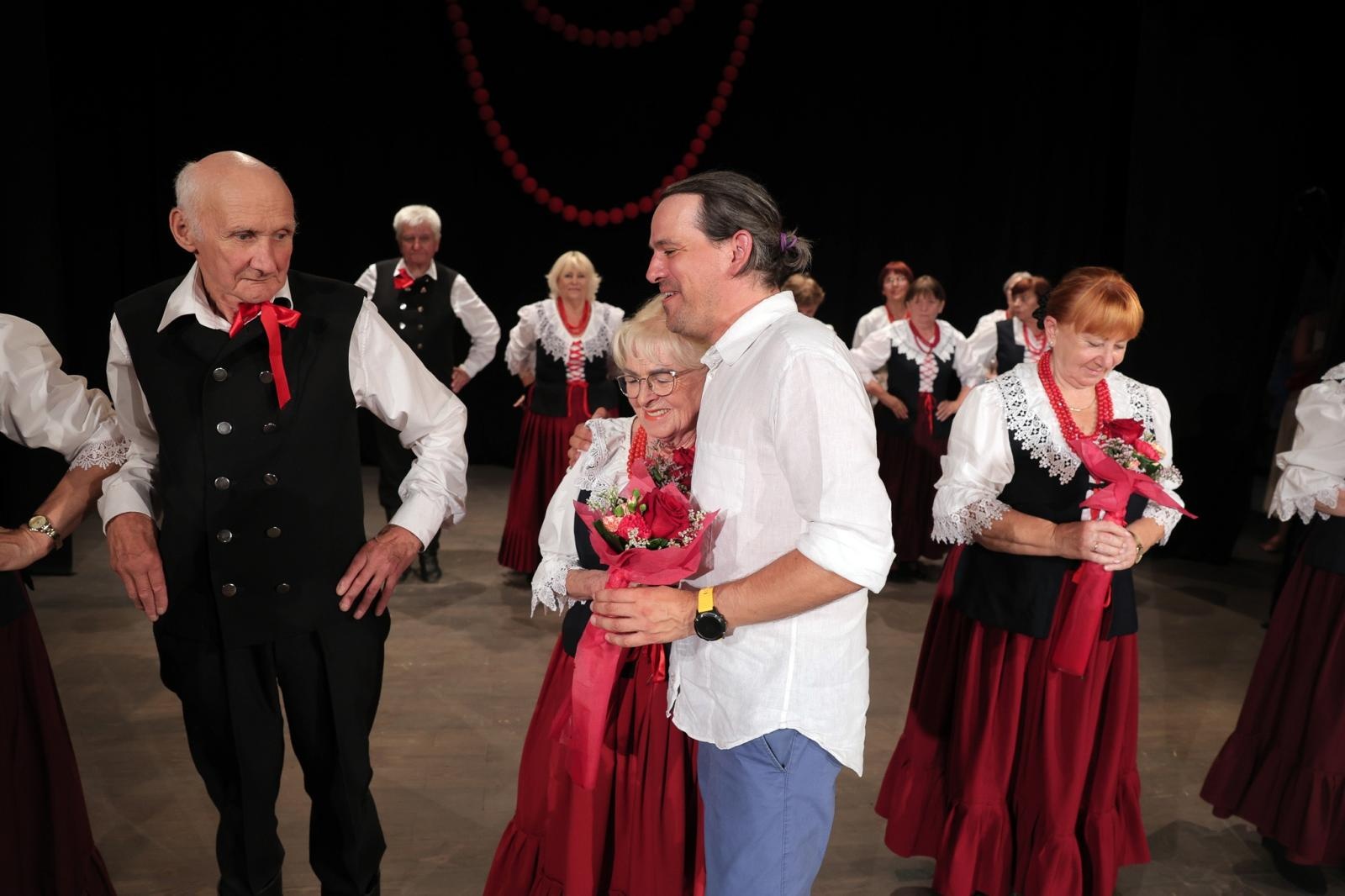 Zdjęcie w galerii na portalu naszraciborz.pl: Strzecha Seniorzy - najmłodsi duchem tancerze Zespołu Pieśni i Tańca Strzecha świętowali 20 urodziny wiadomości z regionu